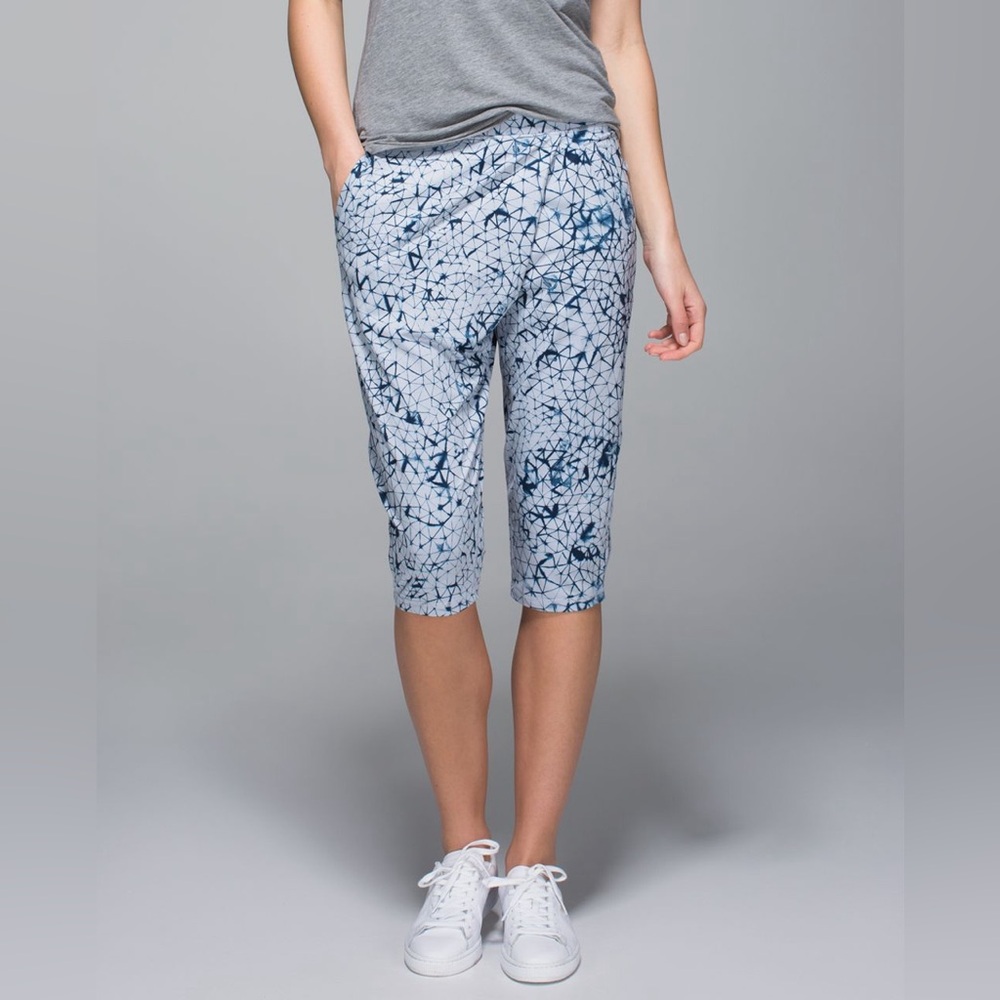 Lululemon Retreat Yogi Crop Star Crushed Silver Fox Deep Navy size 8